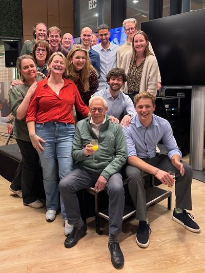 Groepsfoto na de uitslagenavond in de Sterrentuin Groepsfoto na de uitslagenavond in de Sterrentuin